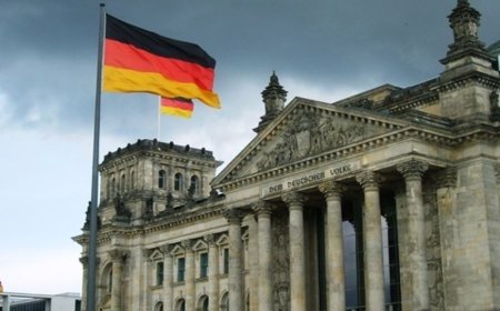 Парасат майданы - Екі Германия біріккен күн