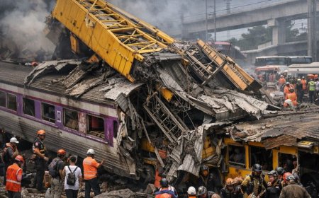 Таиландта кран пойыздың үстіне құлап, кемінде 32 адам қаза тапты