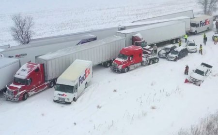 АҚШ-тың Мичиган штатында 100-ден астам көлік өзара соқтығысып қалды