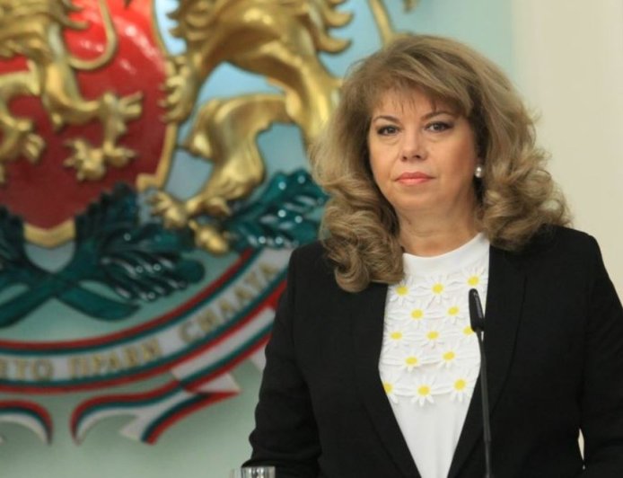 Болгарияда әйел алғаш рет президент атанды